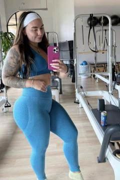 Amelia_Baddie